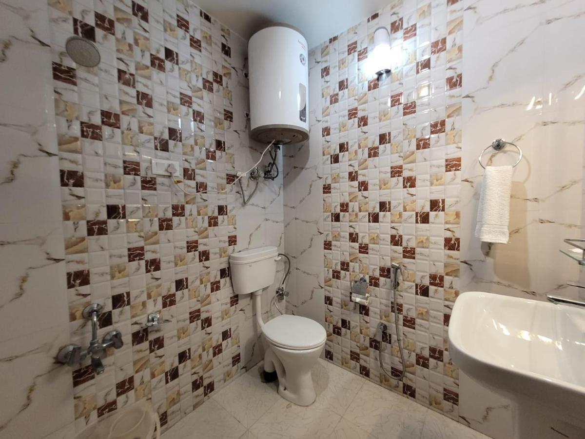 Hotel Royal Plaza Srīnagar Eksteriør bilde